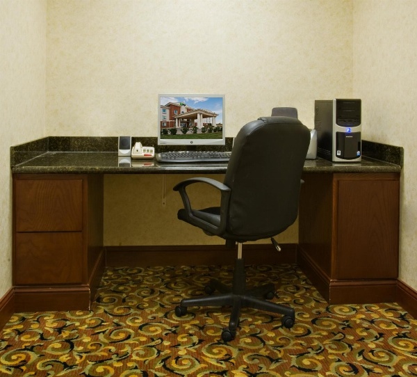 Holiday Inn Express Hotel & Suites Levelland image 4